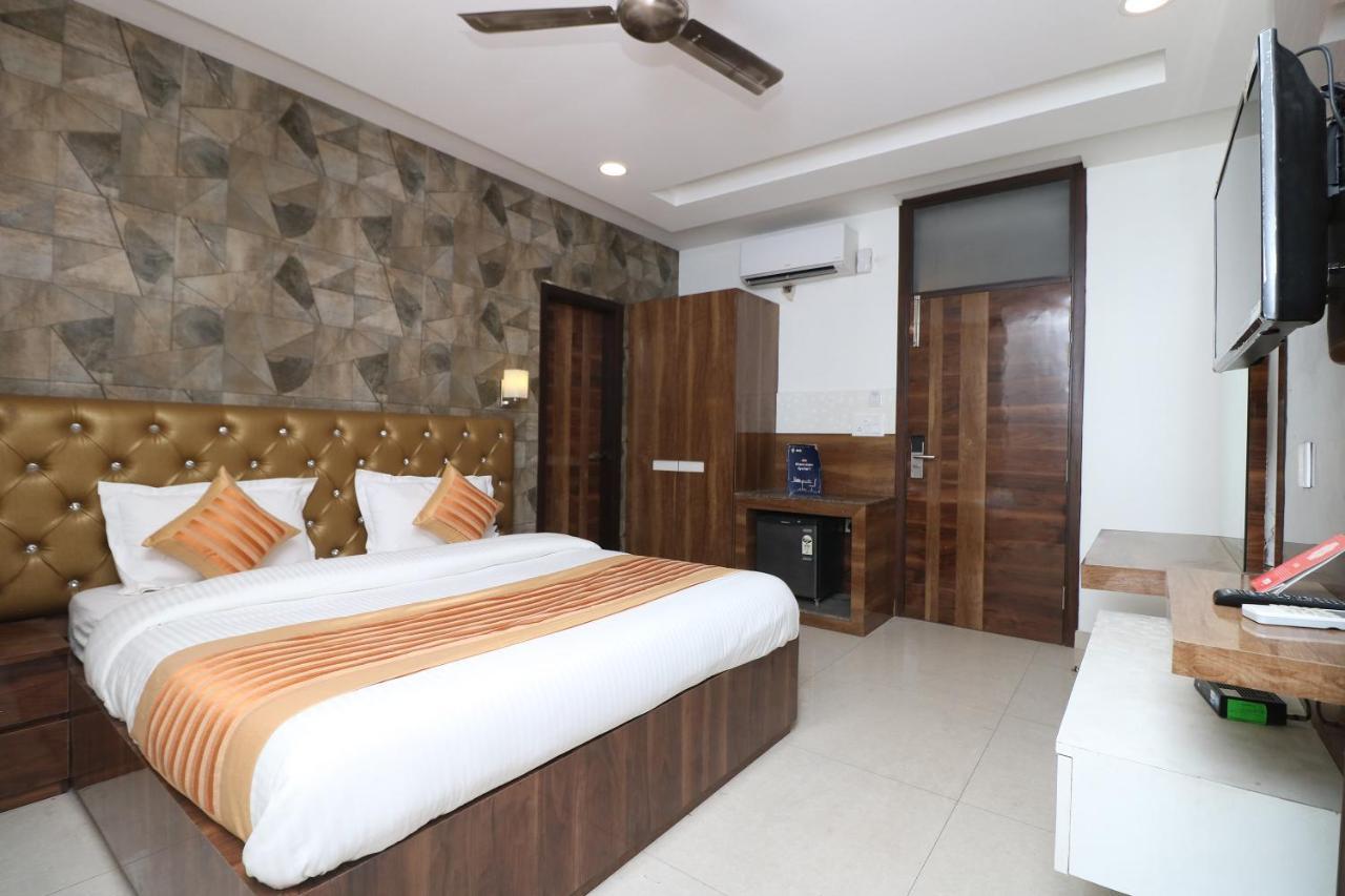 Oyo 9999 Hotel La Wisteria Delhi  Eksteriør bilde