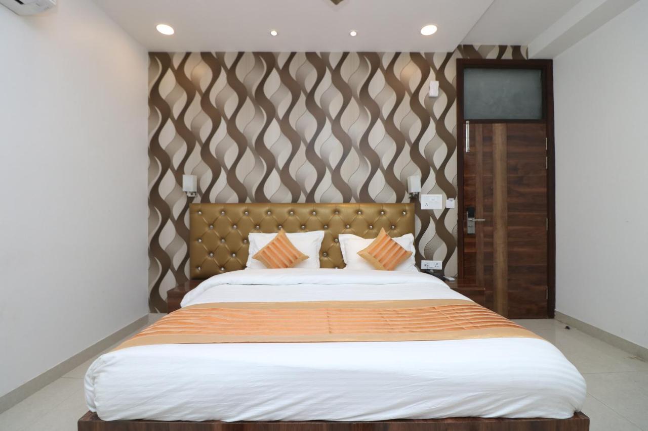Oyo 9999 Hotel La Wisteria Delhi  Eksteriør bilde