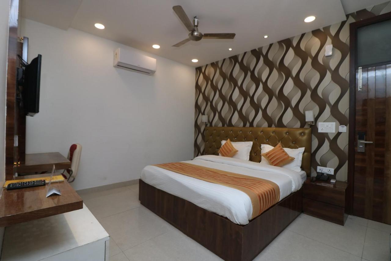 Oyo 9999 Hotel La Wisteria Delhi  Eksteriør bilde